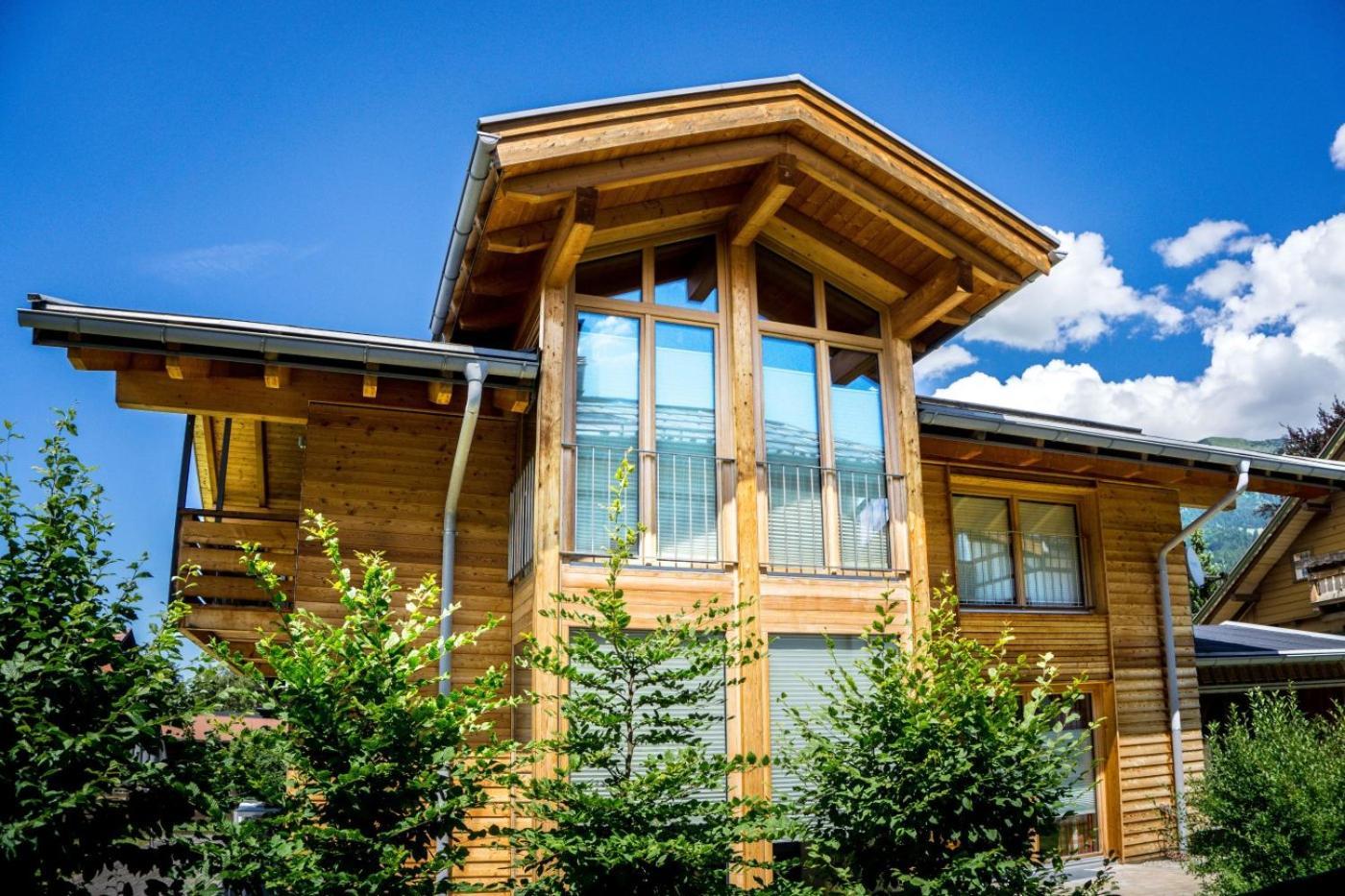 Apartment mit Balkon